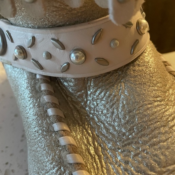 Coach Fringed Shearling-lined studded boots - Picture 2 of 11